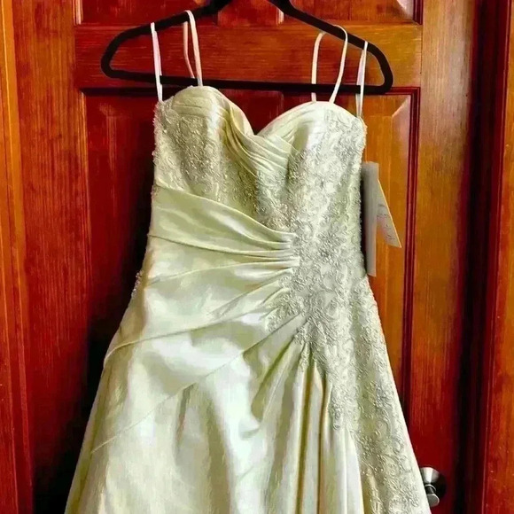 NWT Sophia Tolli gown - Picture 4 of 17